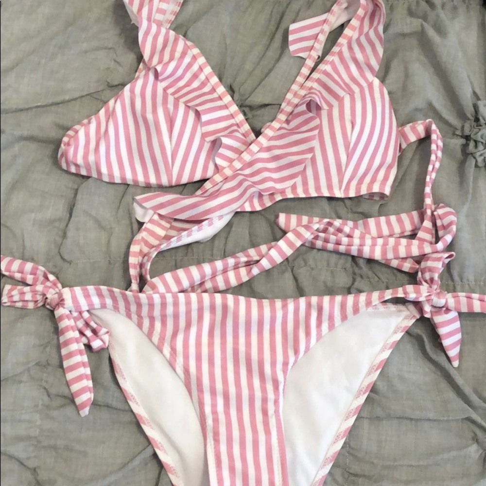 Pink ruffle sleeve bikini